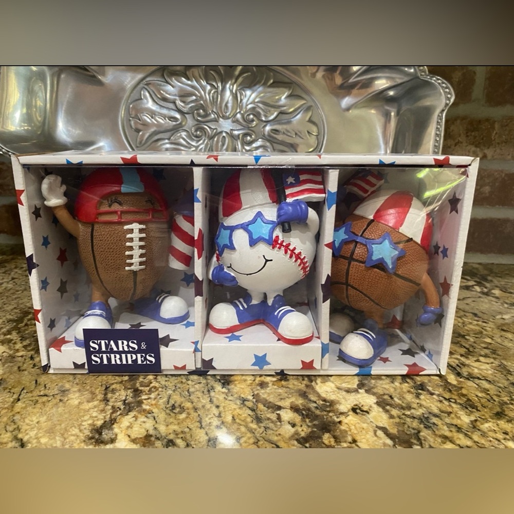 Stars and Stripes Patriotic Sports Balls resin figurines - Boxed set Brand new!